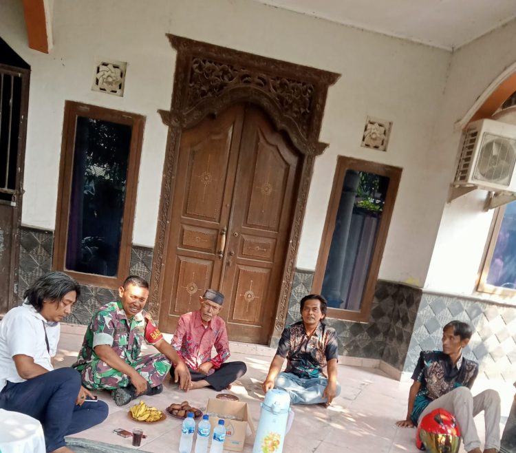 Antisipasi Musim Penghujan, Babinsa lakukan Komsos