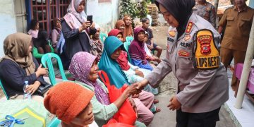 Polri Peduli, Polresta Cirebon Resmikan Bantuan MCK di Desa Getasan