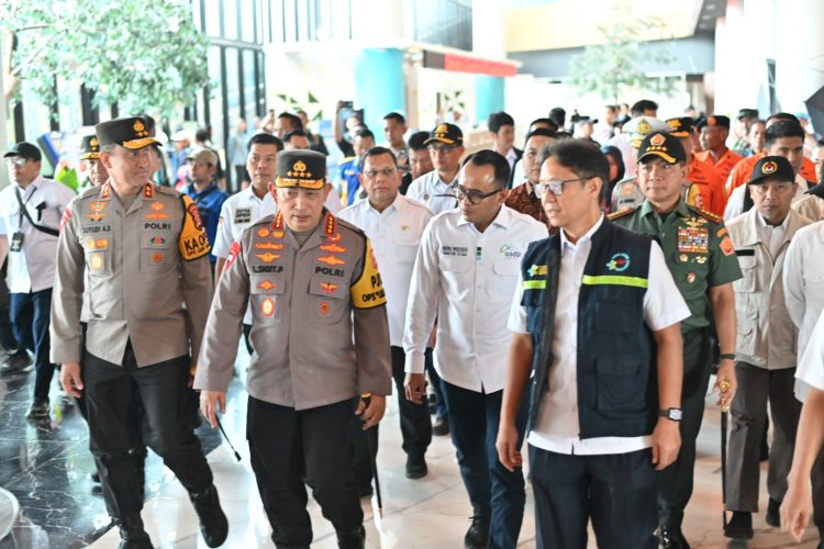 Menko PMK,Kapolri,Korlantas Polri dan Panglima TNI Tinjau Pelabuhan Merak Stakeholder Pastikan Kelancaran Nataru 2024 