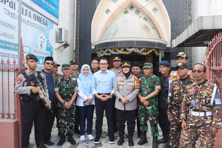 Kapolresta Cirebon bersama Forkopimda Laksanakan Monitoring Pengamanan Ibadah Natal 2024 