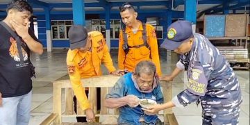 Gerak Cepat, Lanal Cirebon melalui Babinpotmar Posal Blanakan Berhasil Evakuasi Warga Yang Terjatuh di Sungai Blanakan.