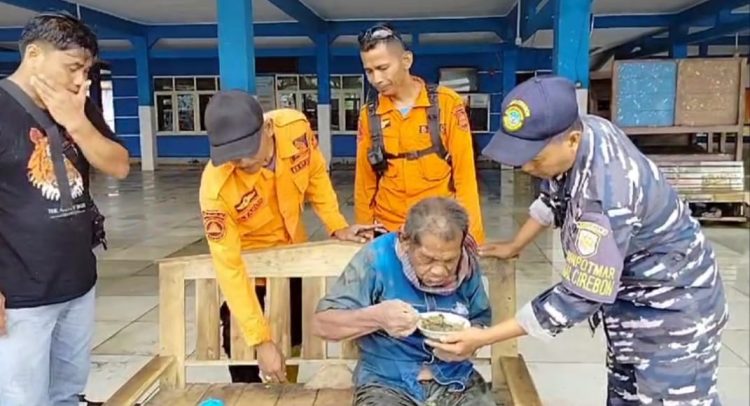 Gerak Cepat, Lanal Cirebon melalui Babinpotmar Posal Blanakan Berhasil Evakuasi Warga Yang Terjatuh di Sungai Blanakan.
