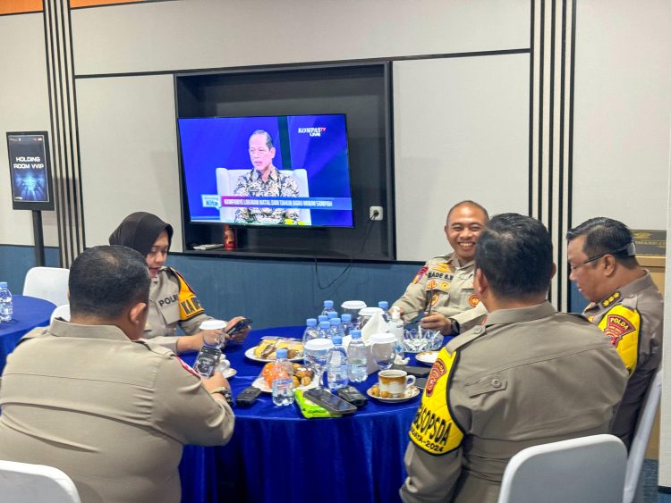 Kapolresta Cirebon Terima Kunjungan Pejabat Utama Polda Jabar di Pos Terpadu GT Palimanan