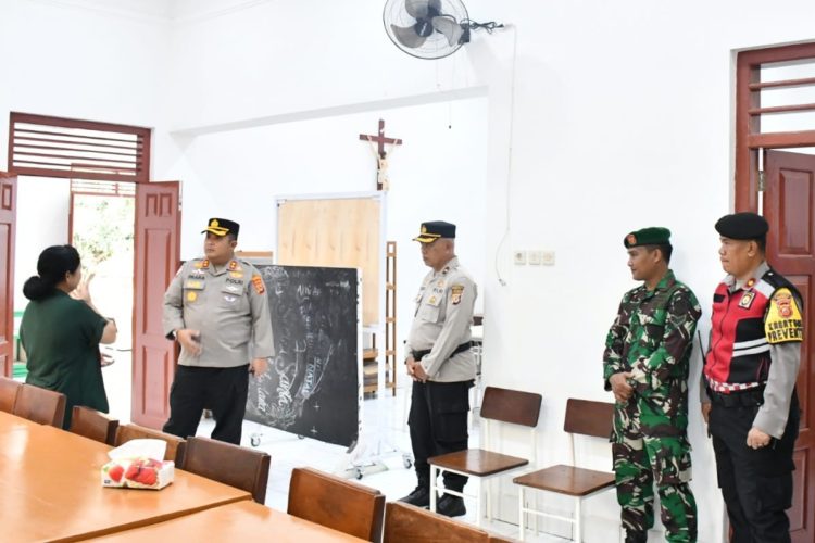 Jelang Perayaan Natal, Wakapolresta Cirebon Lakukan Pengecekan Kebaktian Rutin di Gereja Maria In Montana