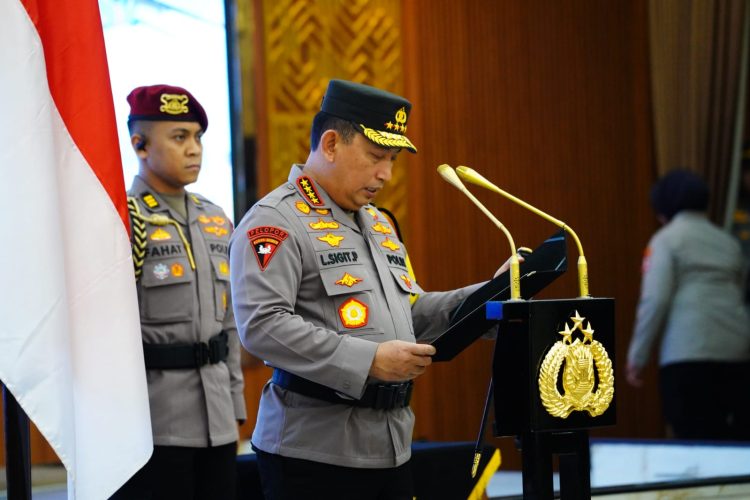 Kapolri Pimpin Sertijab Kapolda Sumbar Irjen Pol Dr. Gatot Tri Suryanta