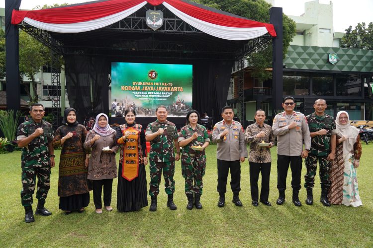 Kapolda Metro Jaya Hadiri Syukuran HUT ke-75 Kodam Jaya Jayakarta*