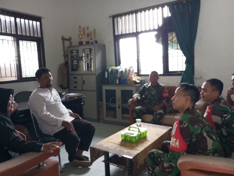 Babinsa Anjangsana ke Tokoh Masyarakat Blok Blancir Desa Cempaka