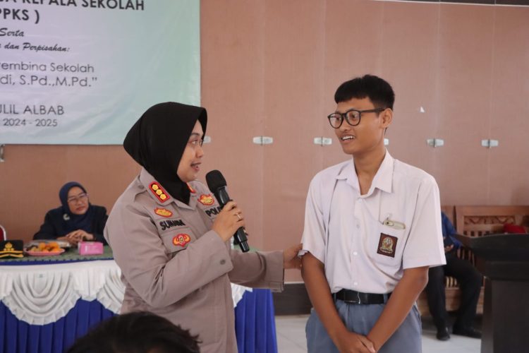 Kapolresta Cirebon Ajak Pelajar Hadapi Tantangan Masa Depan dengan Mandiri dan Bijak Teknologi