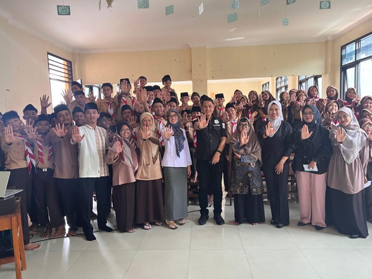 Polres Metro Bekasi Kota Gelar Penyuluhan Penyalahgunaan Narkoba di SMP IT Daarut Taqwa