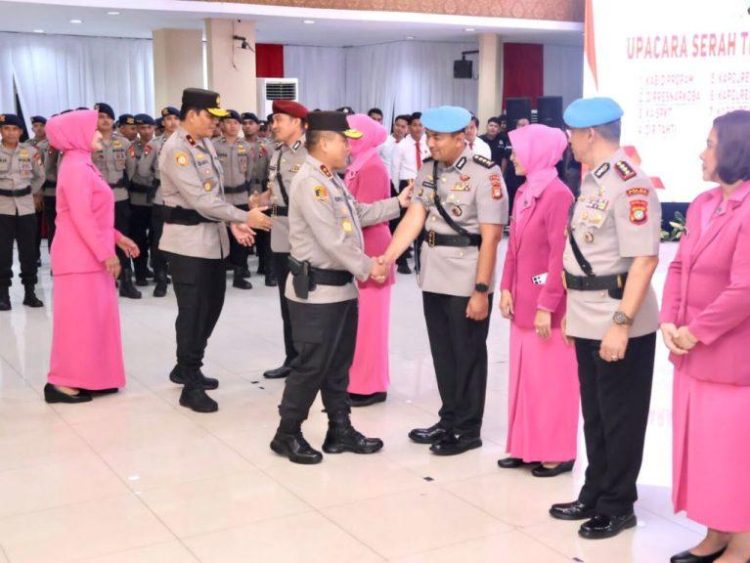 Kapolda Metro Jaya Pimpin Sertijab 9 Pejabat Utama dan Kapolres Jajaran