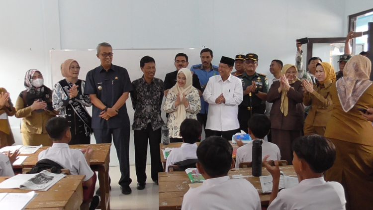 Dandim 0614/Kota Cirebon dan Pj. Walikota Cirebon Melaksanakan Monitoring Pelaksanaan Makan Bergizi Gratis di Sekolah-Sekolah