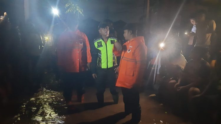 Dandim 0614/Kota Cirebon Tinjau Wilayah Terdampak Banjir Akibat Meluapnya Sungai Cipadu dan Suba