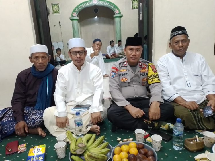 Bhabinkamtibmas Cimuning Hadir di Peringatan Isra Mi’raj, Perkuat Silaturahmi dan Jaga Kamtibmas