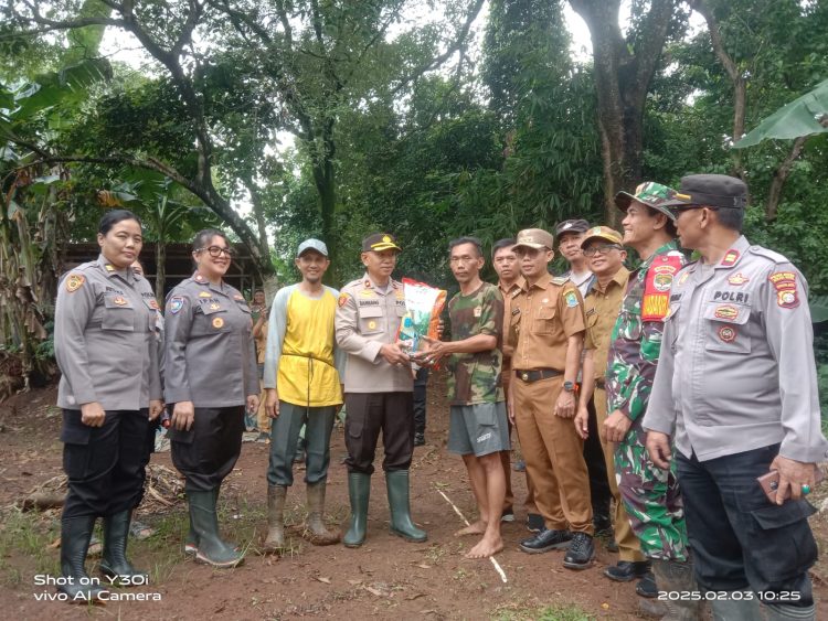 Sat Binmas Polres Metro Bekasi Kota Bersama Muspika Pondok Melati Tanam Jagung Dukung Ketahanan Pangan Nasional