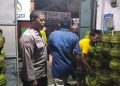 Polsek Bekasi Selatan Lakukan Pengamanan Pendistribusian Elpiji 3 Kg, Warga Antre Panjang Hingga Malam
