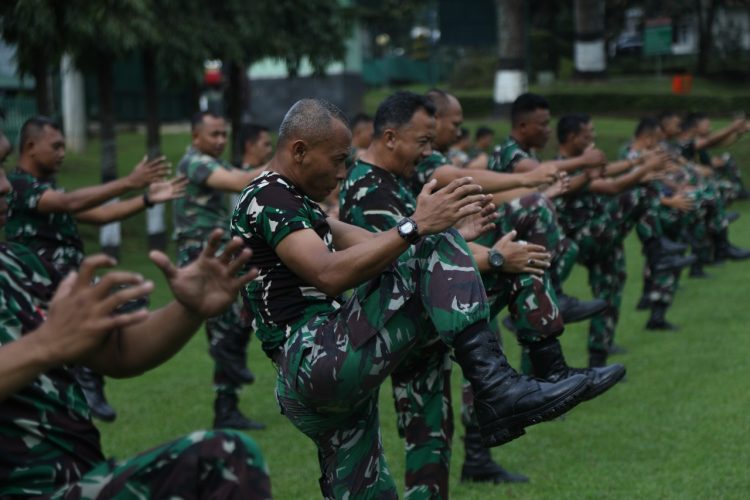 “Puluhan Babinsa Kodim 0615/Kuningan Ikuti Latihan Bela Diri Taktis untuk Tingkatkan Kemampuan Pertahanan”