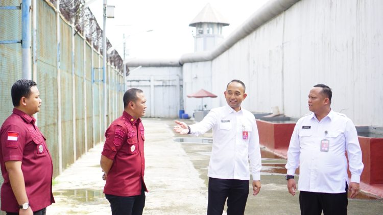 Hari Pertama Bertugas, Nugroho Dwi Wahyu Ananto Langsung Kontrol Blok Hunian,Dapur Hingga Sapa Warga Binaan