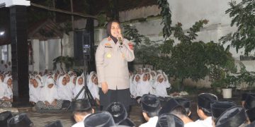 Kapolresta Cirebon Bersama Dirtipid PPA – PPO Bareskrim Polri Gelar ceramah Kamtibmas dan Sosialisasi hukum di Pondok Pesantren Kempek Aisyah