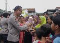 Polres Metro Jakarta Timur Bagikan 300 Nasi Box Gratis untuk Warga