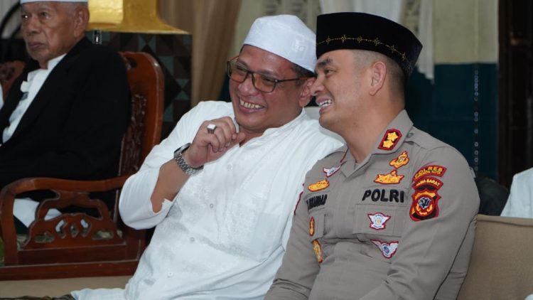 Kapolres Cirebon Kota Hadiri Haul Ke-62 Al Habib Syekhoni bin Yahya di Ponpes Jagasatru.     