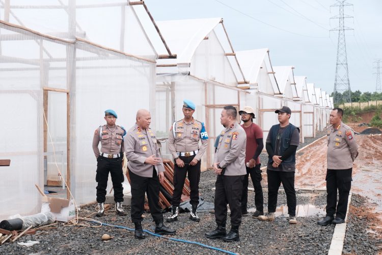 Karo Penmas Divhumas Polri Tinjau Green House Polda Kalsel