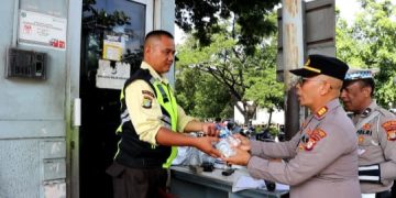 Satbinmas Dan Bhabinkamtibmas Bagikan Sarapan Gratis, Untuk Satpam