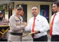 Kapolres Cirebon Kota Pimpin Upacara Kenaikan Pangkat Pengabdian dan Pemberian Penghargaan Personel Berprestasi. 
