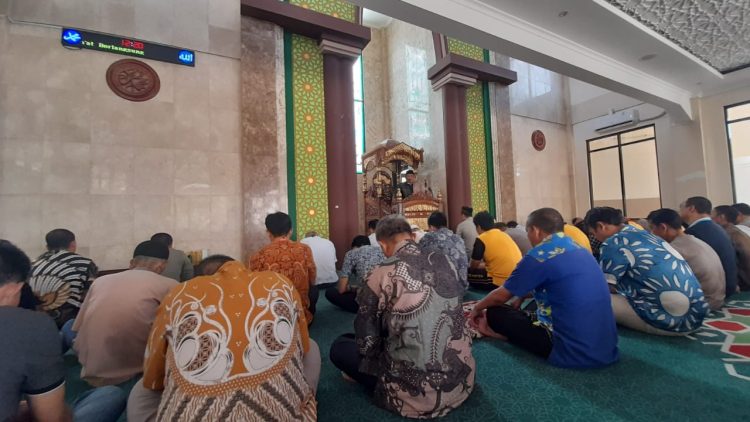 Salat Jumat di Masjid Jami Al-Mukmin Bekasi Penuh Khidmat, Khotib Ajak Tingkatkan Iman dan Taqwa