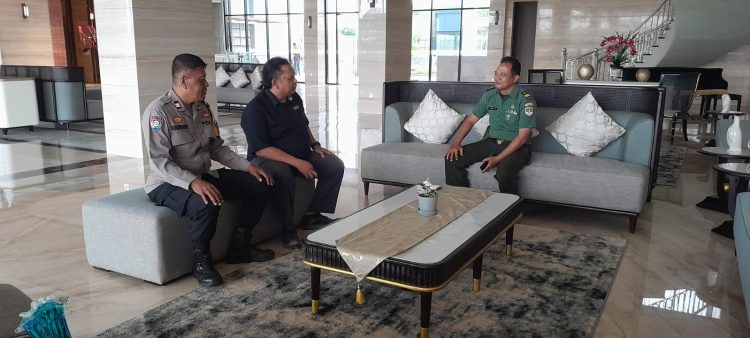 Bhabinkamtibmas Jakasampurna Bersama Babinsa Sambangi Warga Dalam Rangka Cipta Kondisi