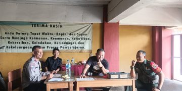 GIAT SINERGITAS TNI-POLRI MELAKSANAKAN KUNJUNGAN KE SMK KBM 1 BEKASI DAN MONITORING WILAYAH KELURAHAN PADURENAN