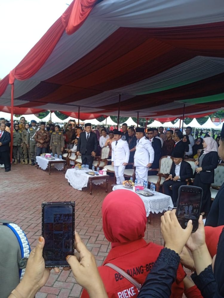 Bupati dan Wakil Bupati Bekasi Ade Kuswara Kunang dan Asep Surya Atmaja Resmi Dilantik oleh Presiden Prabowo