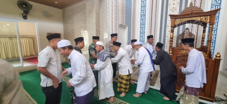 Kapolsek Ciputat Timur Gelar Jum’at Keliling, Angkat Isu Kenakalan Remaja di Masjid Nurul Qomar