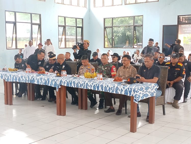 Danramil 1402/Harjamukti Kapten Inf Sugeng R Hadiri Deklarasi dan Pelantikan Pengurus Keluarga Besar Buah Batu Corp Kota Cirebon