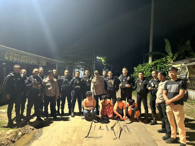 Tim Patroli Raimas Macan Kumbang 852 Polresta Cirebon Gagalkan Tawuran di Kecamatan Kaliwedi