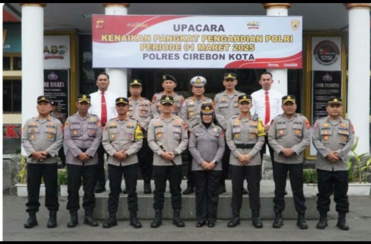 Kapolres Cirebon Kota Pimpin Upacara Kenaikan Pangkat Pengabdian Periode 1 Maret 2025.