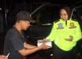 Polresta Cirebon Gelar Patroli Sahur Bangunkan Masyarakat Hingga Berbagi Makanan Sahur
