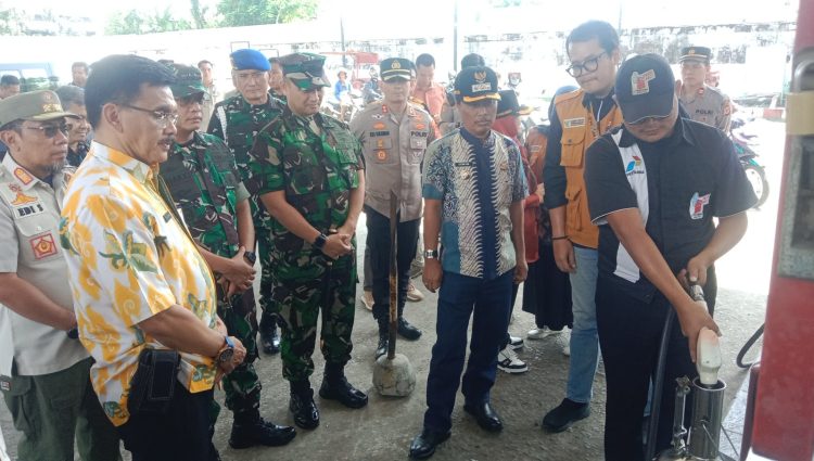 Dandim 0614/Kota Cirebon, Dampingi Walikota dan Wakil Walikota Cirebon Laksanakan Sidak SPBU.