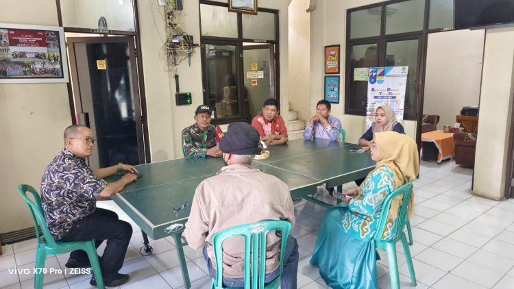 Babinsa Kelurahan Kesepuhan Pendampingan Rakor Bersama Lurah dan Komnas Perlindungan Anak Kota Cirebon.