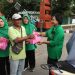 Persit Kartika Chandra Kirana Cabang XXX Bagikan Takjil kepada Masyarakat yang Melintas di Jalan Raya