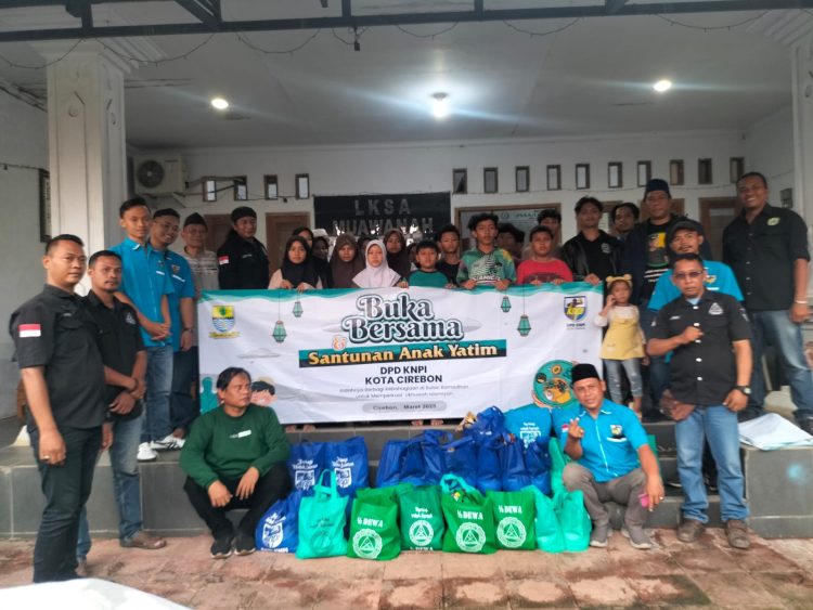 DPD KNPI Kota Cirebon Dan LPKSM Al – Jabbar Kota Cirebon mengadakan kegiatan Berbagi dengan menyantuni Anak anak Panti di Beberapa tempat.