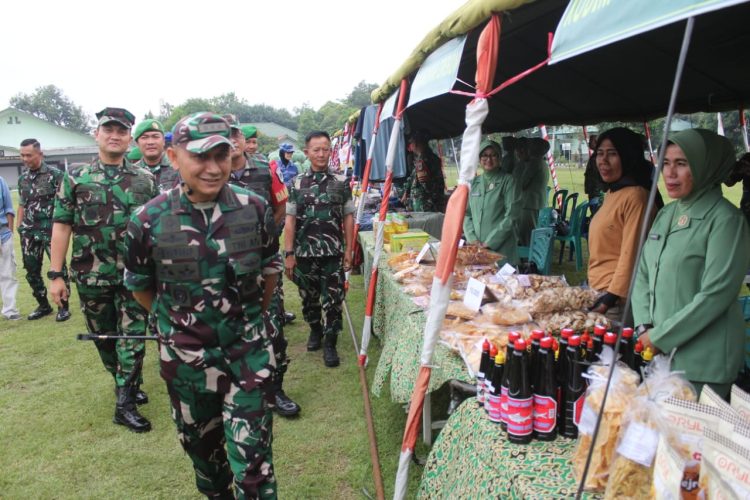 MASYARAKAT BERBONDONG-BONDONG KUNJUNGI BAZAR RAMADHON