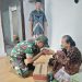 Koramil 0620-01/Gunung Jati Melaksanakan Pembagian Sembako kepada Warga Tidak Mampu di Desa Wanakaya