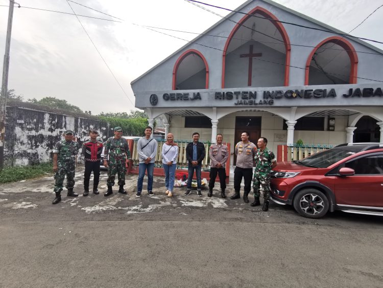 Polresta Cirebon Amankan Peringatan Wafat Isa Almasih Tahun 2025 di Sejumlah Gereja