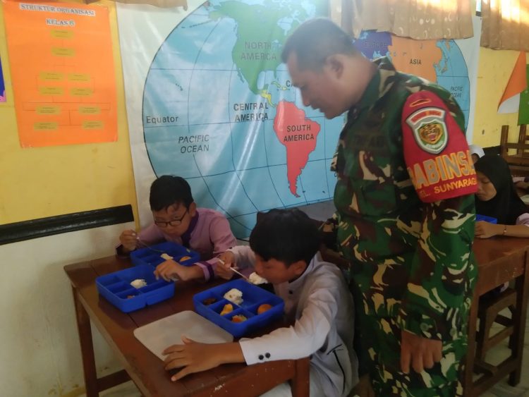 Monitoring Program MBG,  Babinsa : Pendukung Generasi Penerus Bangsa.
