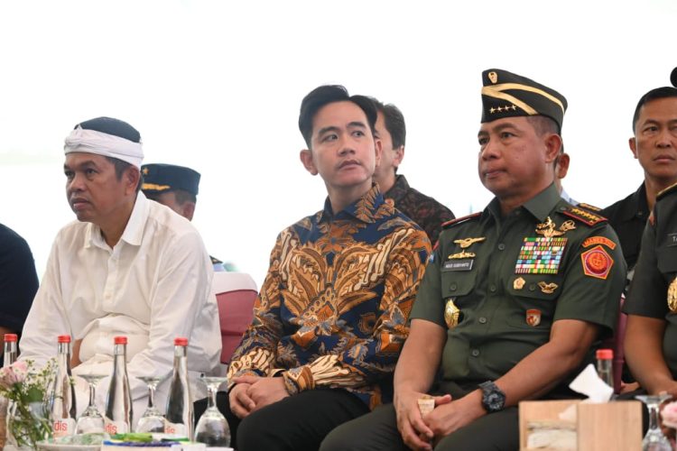 Danrem 063/SGJ Mendampingi Pangdam III/SLW hadiri pemakaman ibunda KASAD 