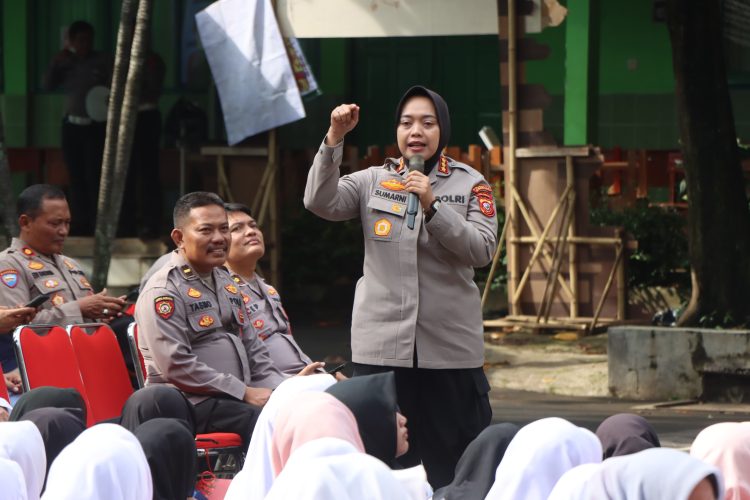 Polresta Cirebon Gelar “Police Goes To School” Di SMAN 1 Dukupuntang, Edukasi Disiplin Dan Bahaya Narkoba Pada Generasi Muda