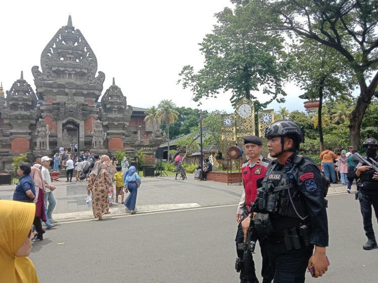 Polisi amankan Pengunjung TMII Jakarta Timur: Keamanan Terjaga dan Kapasitas Normal