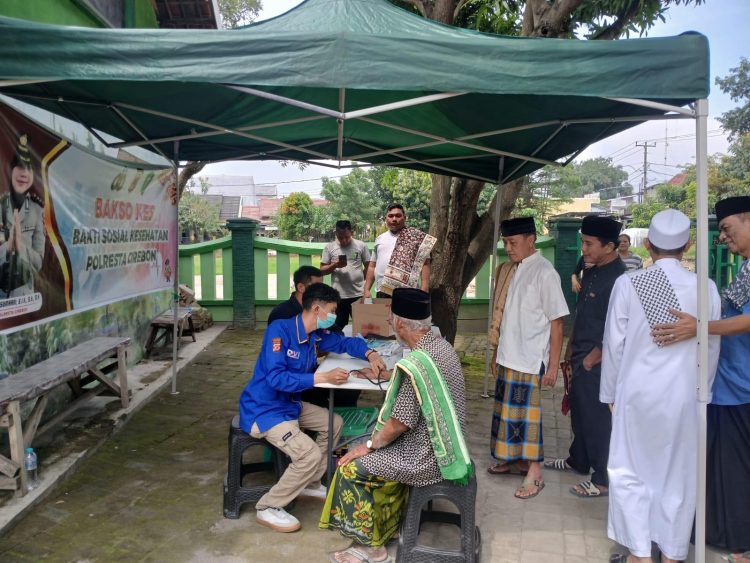 Polresta Cirebon Gelar Bakti Kesehatan Pengobatan Gratis di Masjid Hijratul Mutaqin