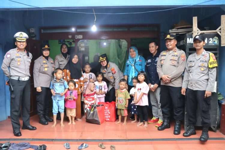 Kapolresta Cirebon Menjenguk dan Berikan Bantuan kepada Anak Asuh Stunting