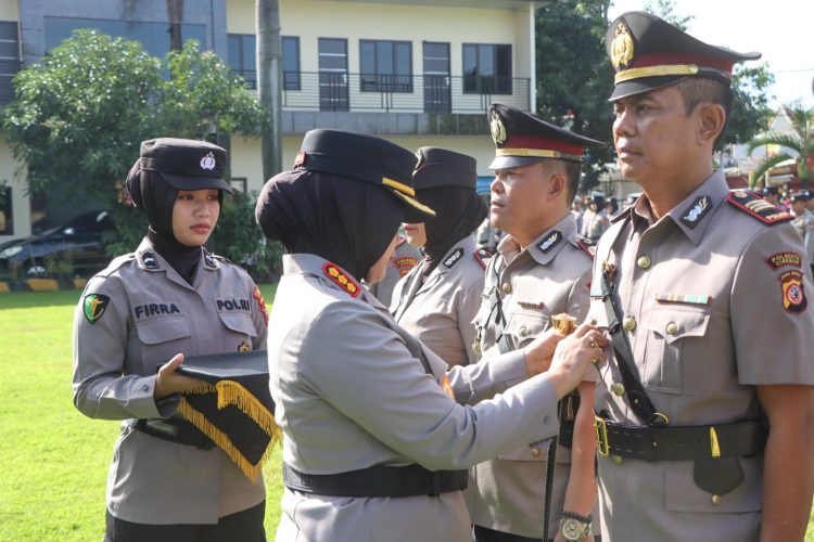 Kapolresta Cirebon Pimpin Upacara Serah Terima Jabatan Sejumlah Kapolsek